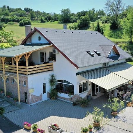 Borkuti Panzio Es Apartman Balatonszárszó Exteriér fotografie