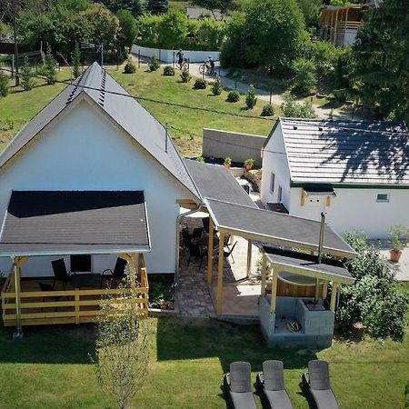 Borkuti Panzio Es Apartman Balatonszárszó Exteriér fotografie