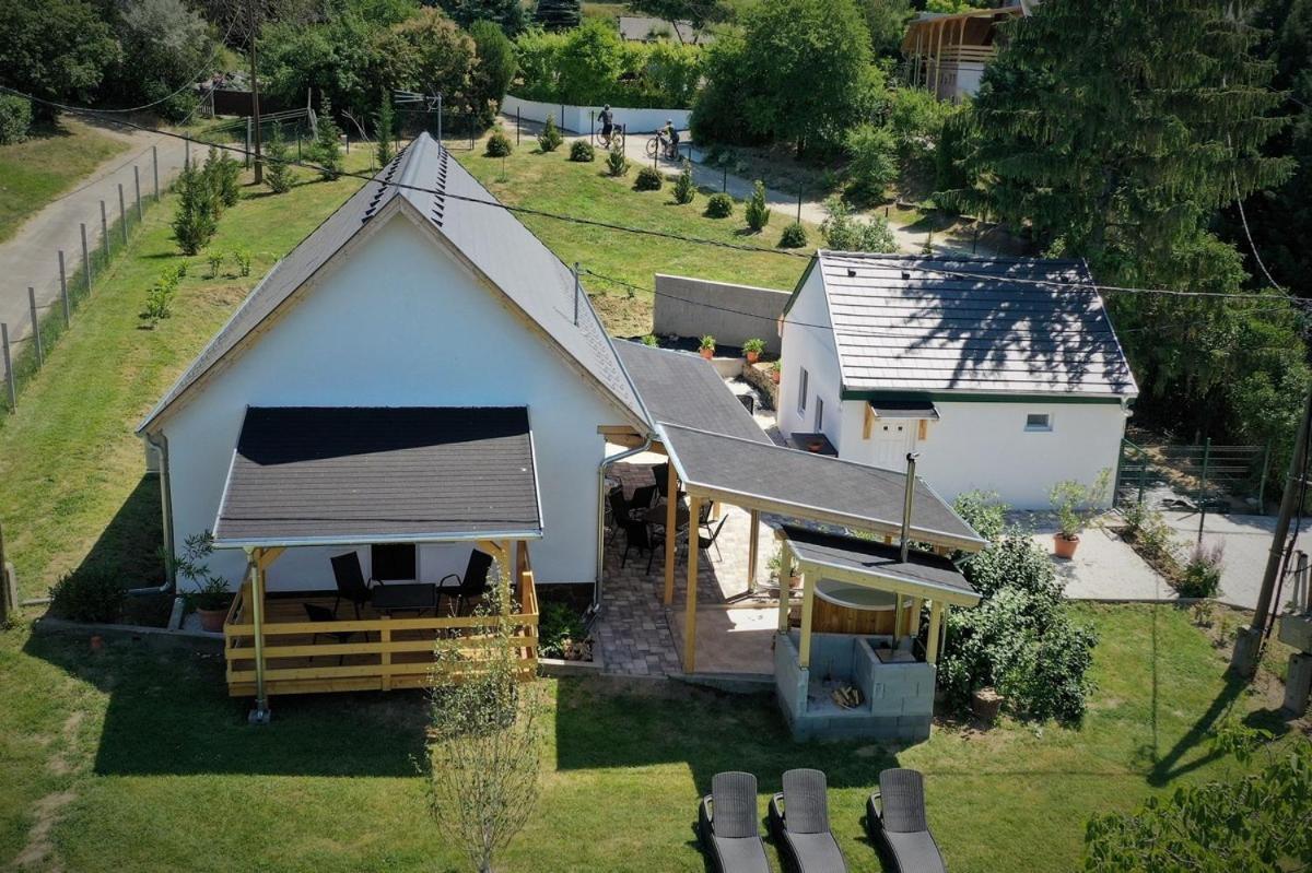Borkuti Panzio Es Apartman Balatonszárszó Exteriér fotografie